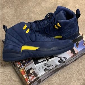 Air Jordan 12 Michigan